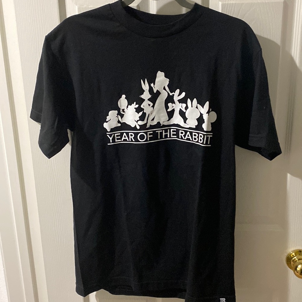 True. Men’s short sleeve shirt. Size medium